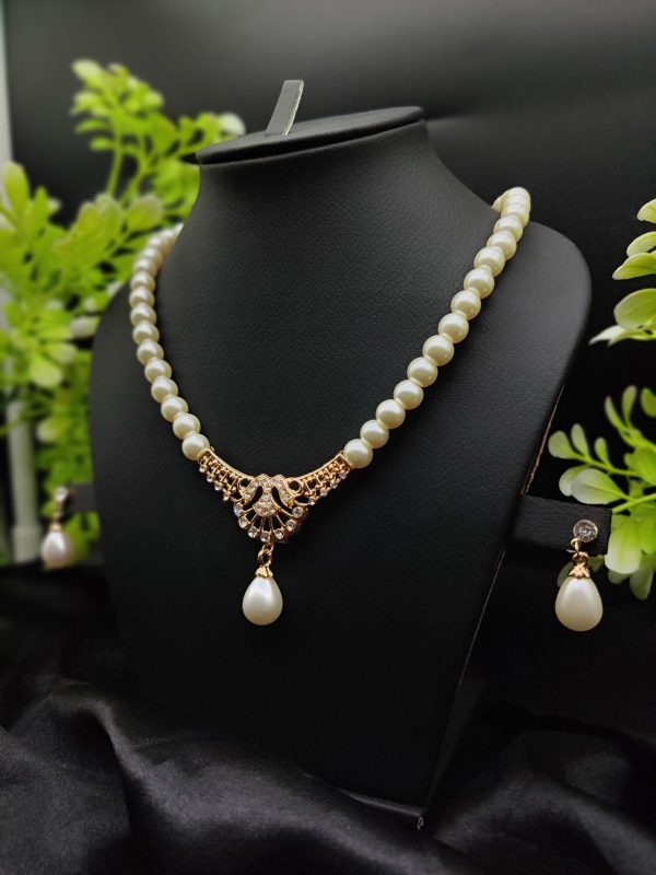 Imported Regal Pearl Elegant Drop Design